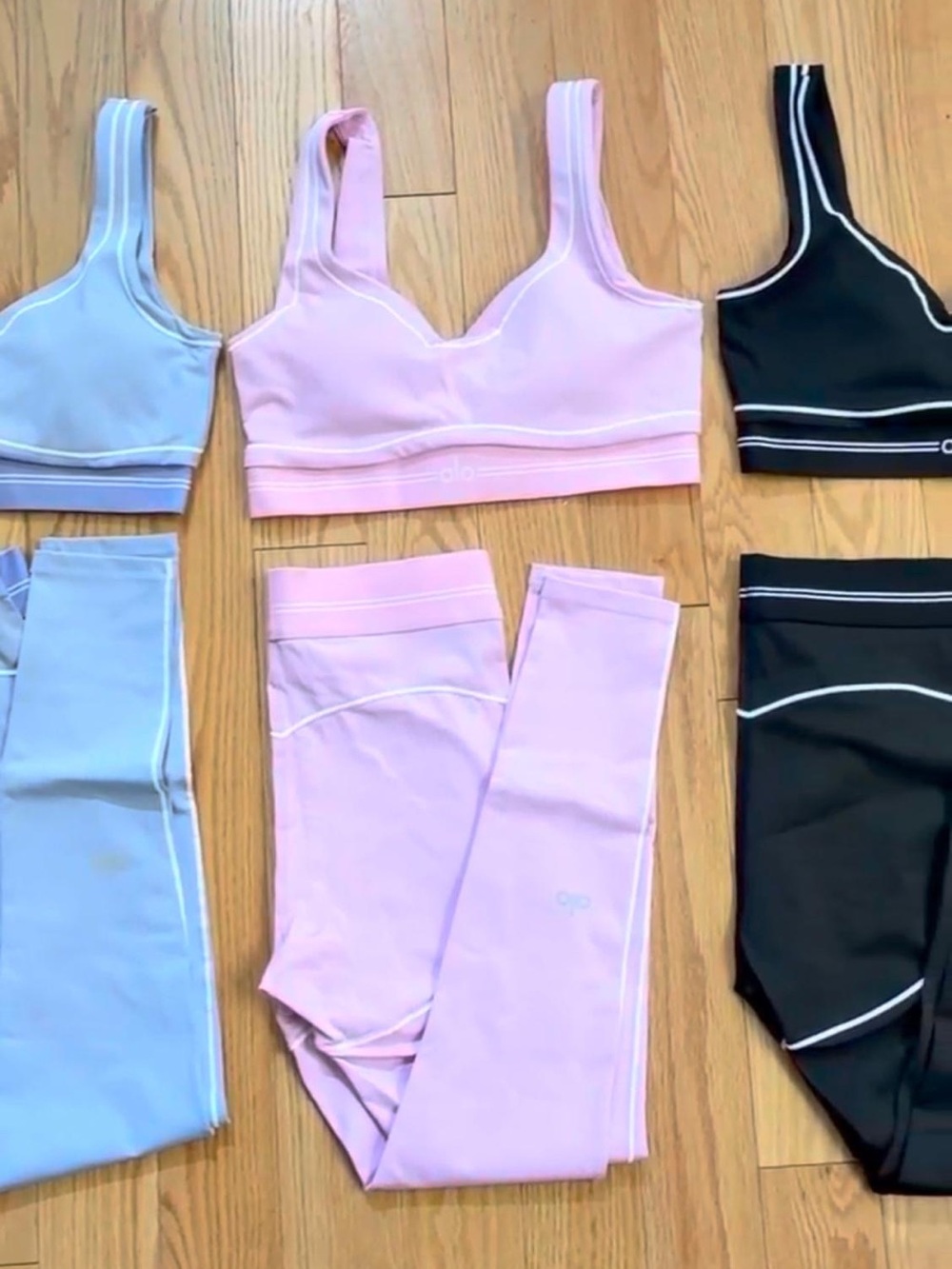 ALO Yoga Seamless V-Neck Sports Bra & Legging Sets - Light Blue, Pink, Black - Picture 3 of 4